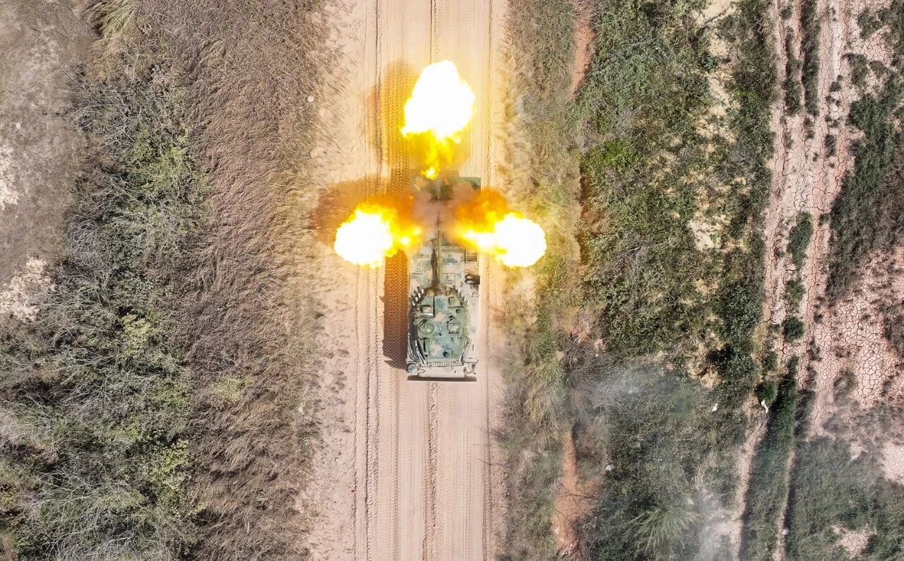 全域突击！两栖装甲车实弹射击超硬核