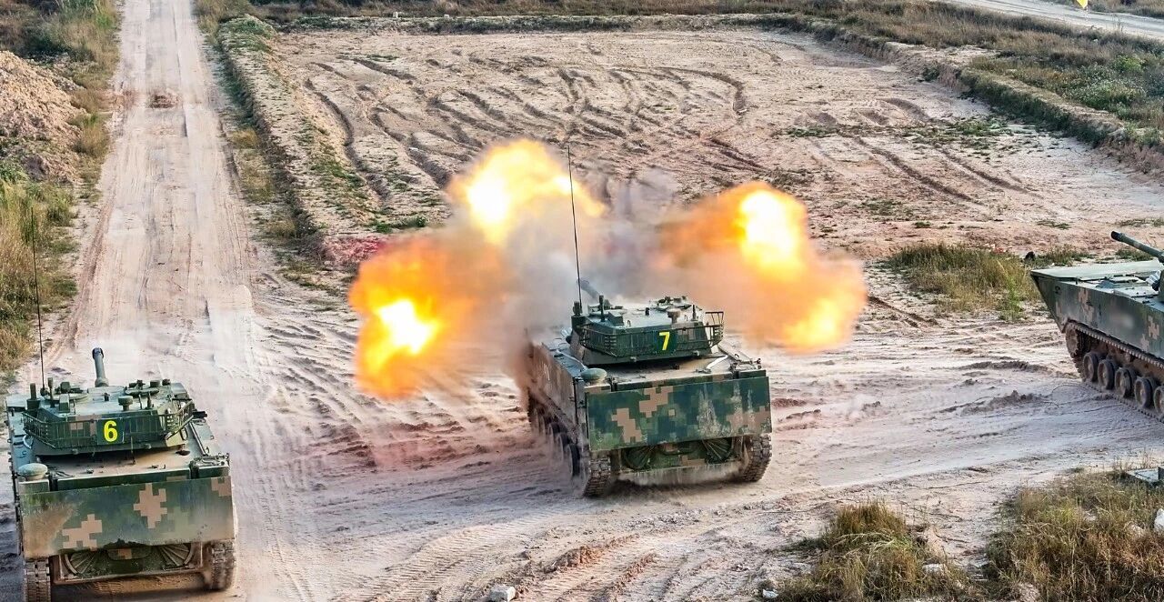 全域突击！两栖装甲车实弹射击超硬核