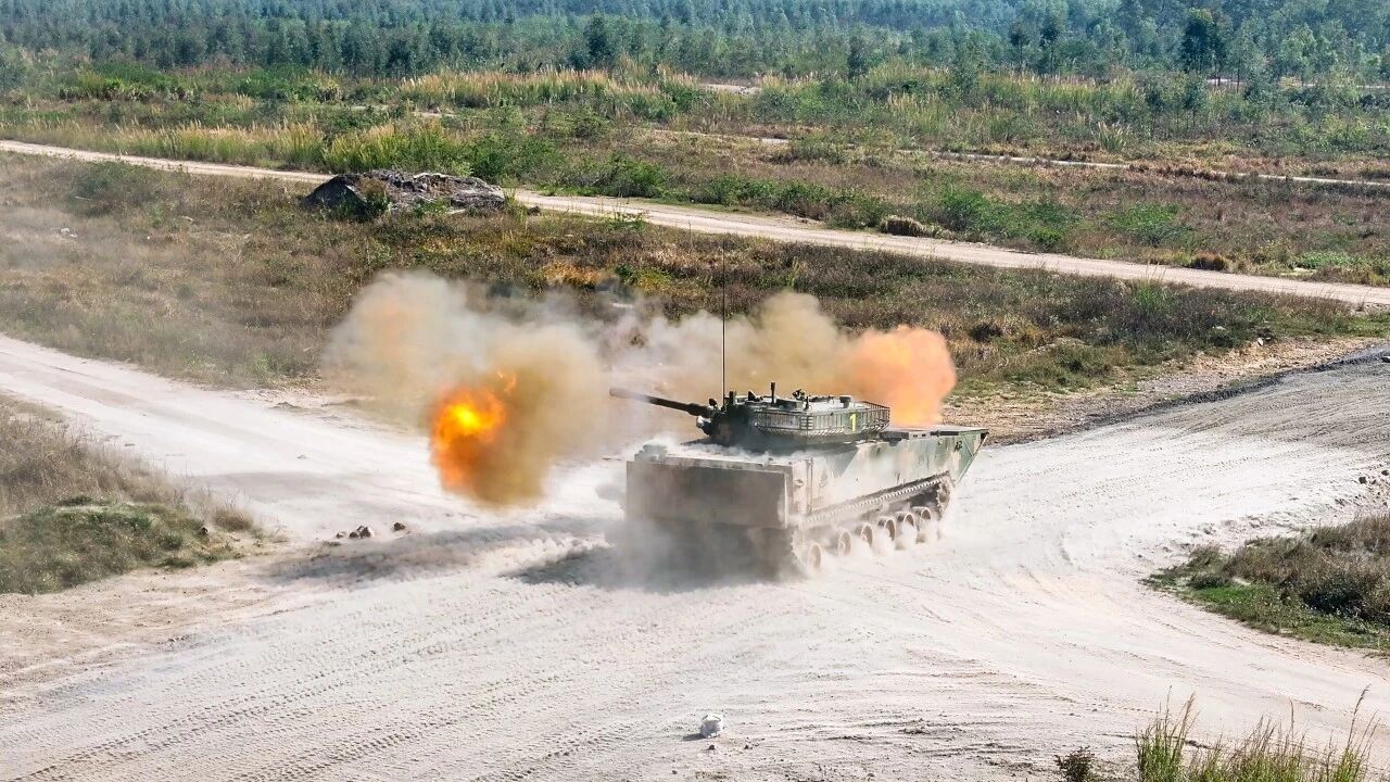 全域突击！两栖装甲车实弹射击超硬核