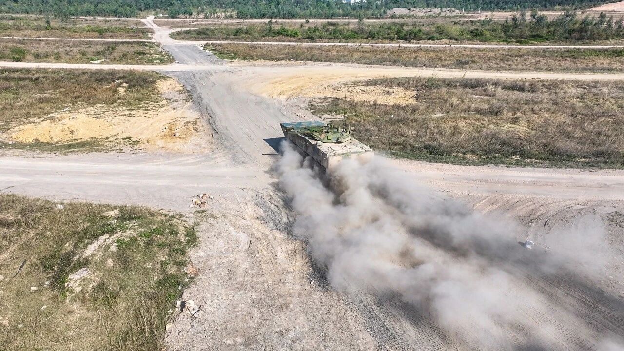 全域突击！两栖装甲车实弹射击超硬核