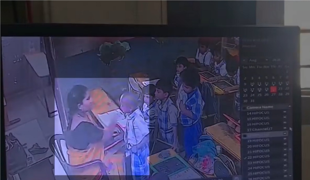 印度一名6岁男童被老师掌掴后身亡,引发“全国震怒” 印度一名6岁男童被老师掌掴后身亡,引发“全国震怒”