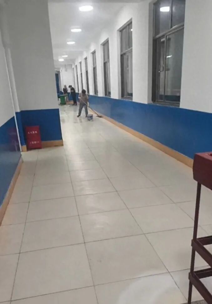 官方通报新校区异味事件:56人班级41人请假,多名学生头晕、流鼻血 官方通报新校区异味事件:56人班级41人请假,多名学生头晕、流鼻血