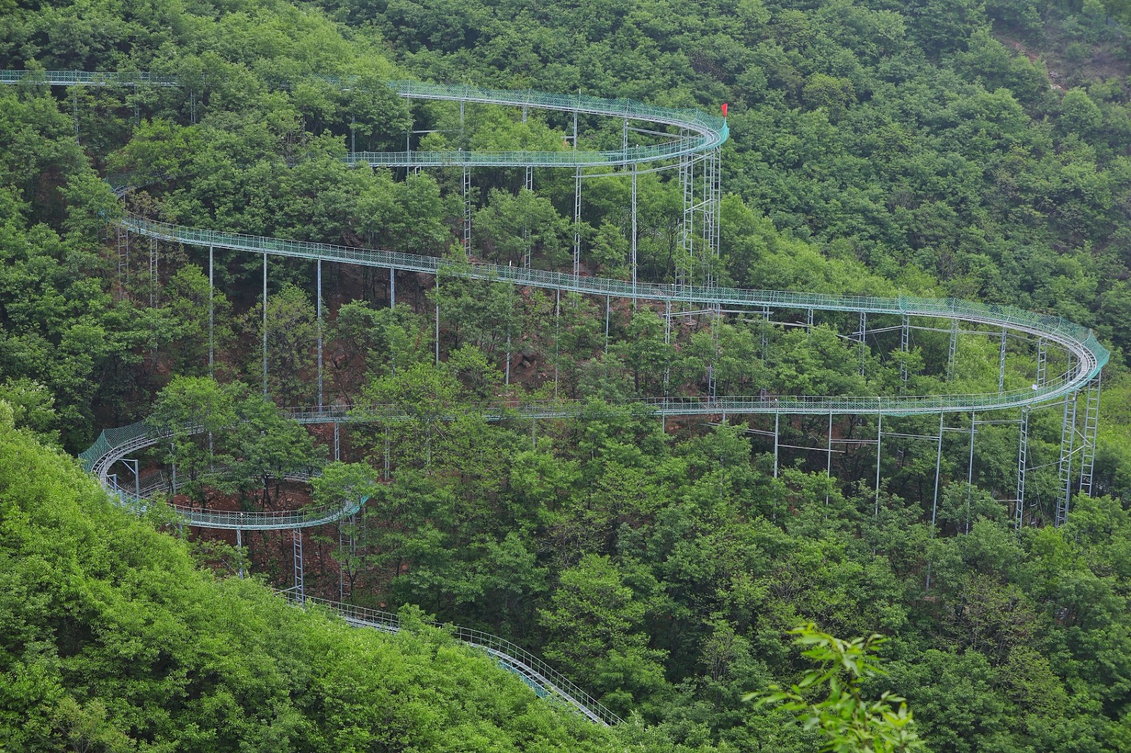 中原最长实景“过山车”亮相，全程2公里体验丛林飞跃_澎湃号·湃客_澎湃新闻-The Paper