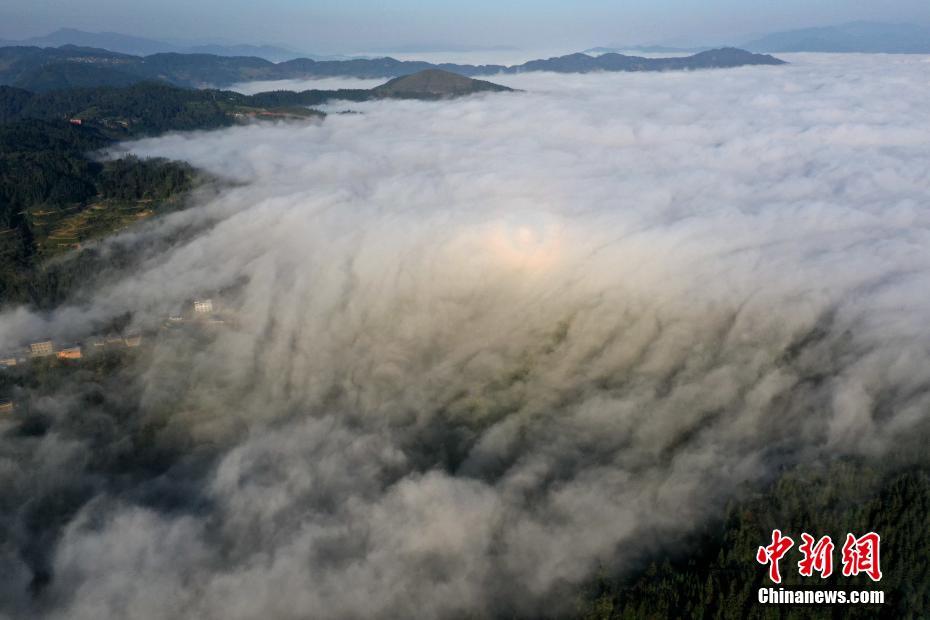 中国新闻网|贵州从江冬日“云瀑”惹人醉