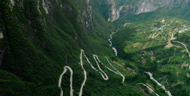 下庄:天路尽头 凿出最美幸福图景