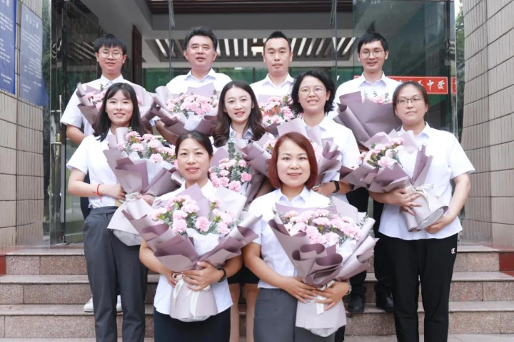 重庆兼善中学丨北碚区人大主任彭烨慰问兼善中学教师代表