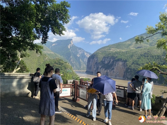 奉节中秋假期白帝城瞿塘峡景区迎来旅游小高峰