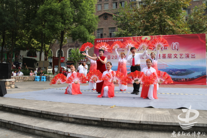 迎国庆颂祖国,香语社区文艺演出精彩纷呈