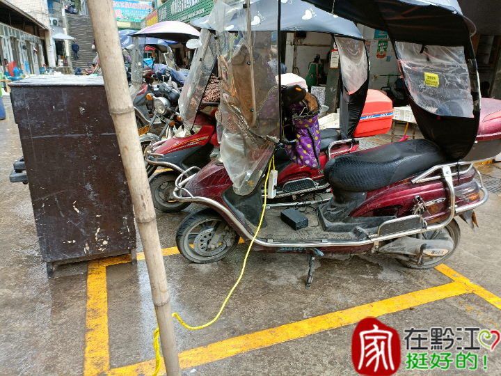 电瓶车充电私拉乱接电线隐患大