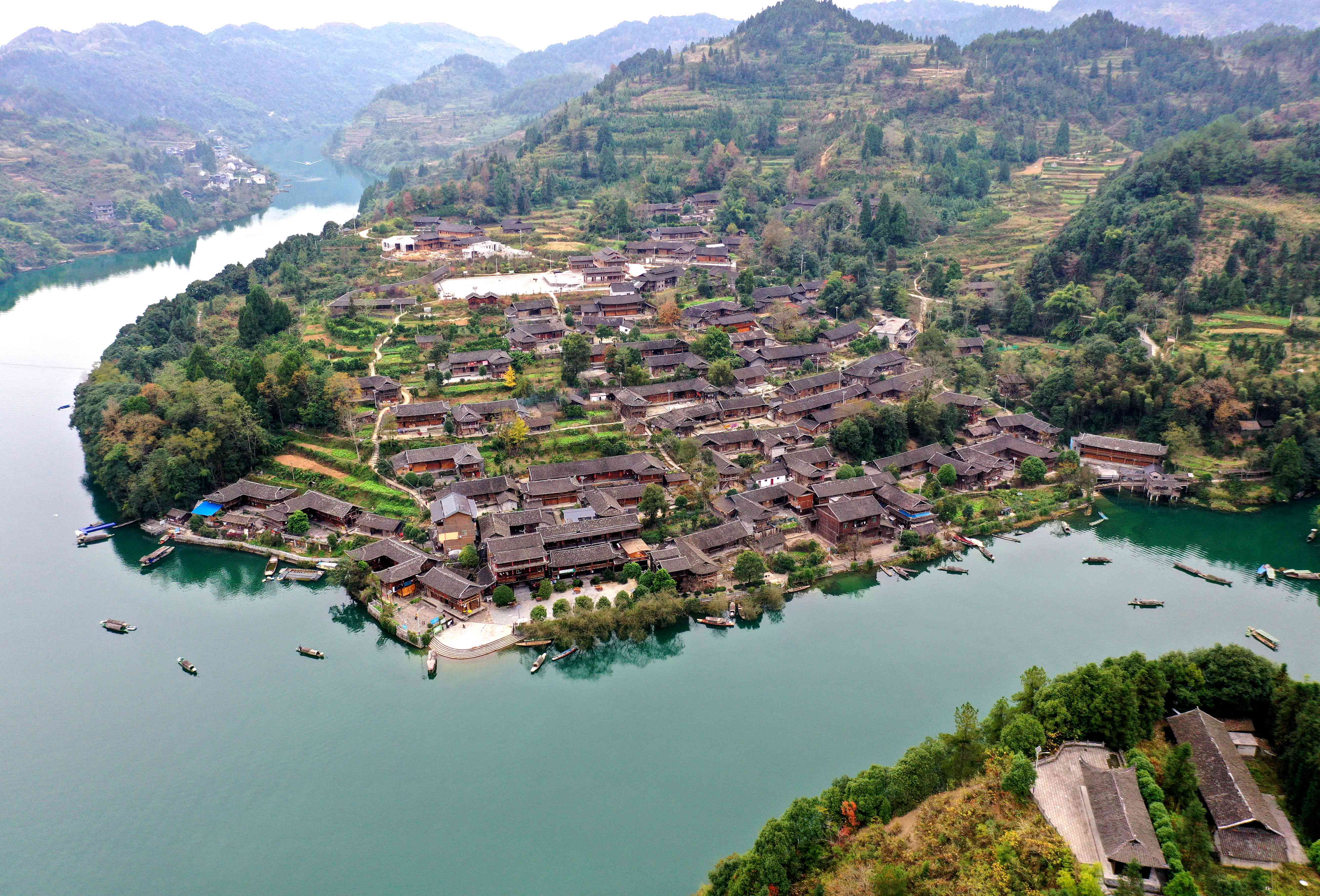 位于重庆市酉阳土家族苗族自治县酉水河镇的河湾山寨,被誉为最美土家