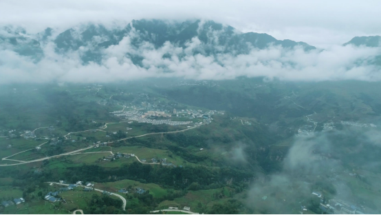 南风窗专题：希沃公益行在大凉山，点燃乡村女童的小小梦想