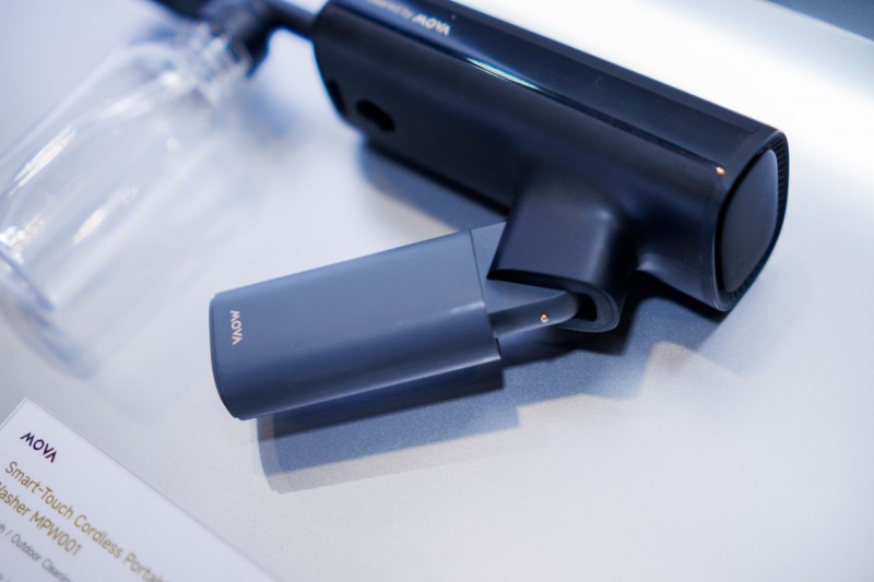 从割草机到智能工具，MOVA在CES展示智能庭院全景-锋巢网