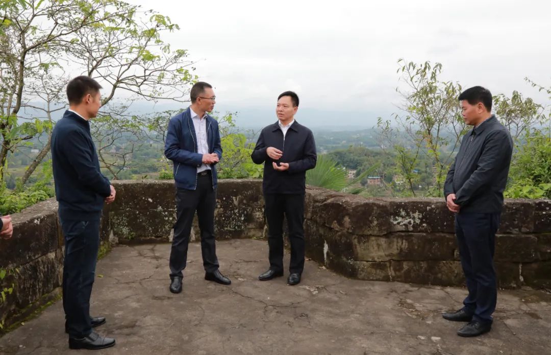 梁平区委书记钱建超在屏锦回龙聚奎调研时强调抓住机遇接续奋斗不断把