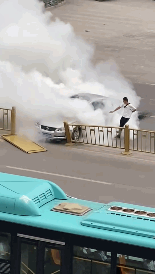 司机|三位好汉，你们救人的样子真帅