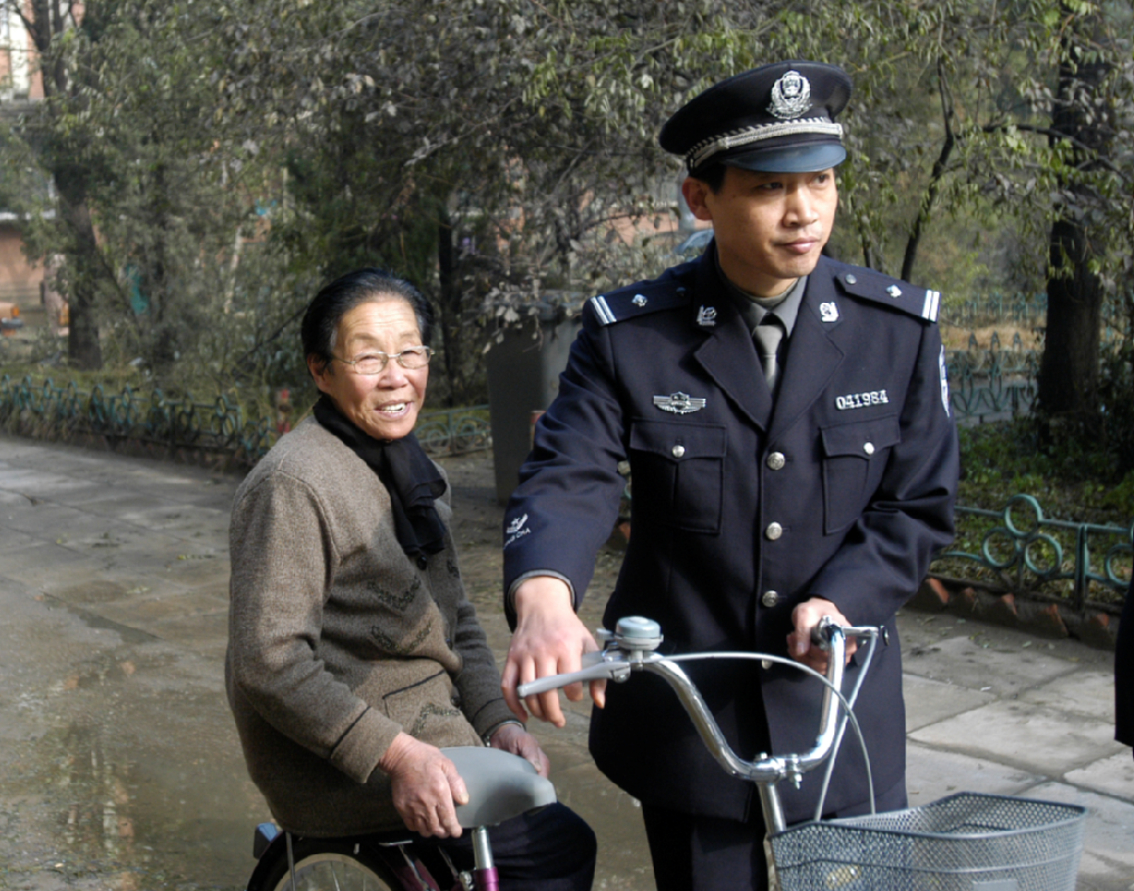 社区民警刘安图片