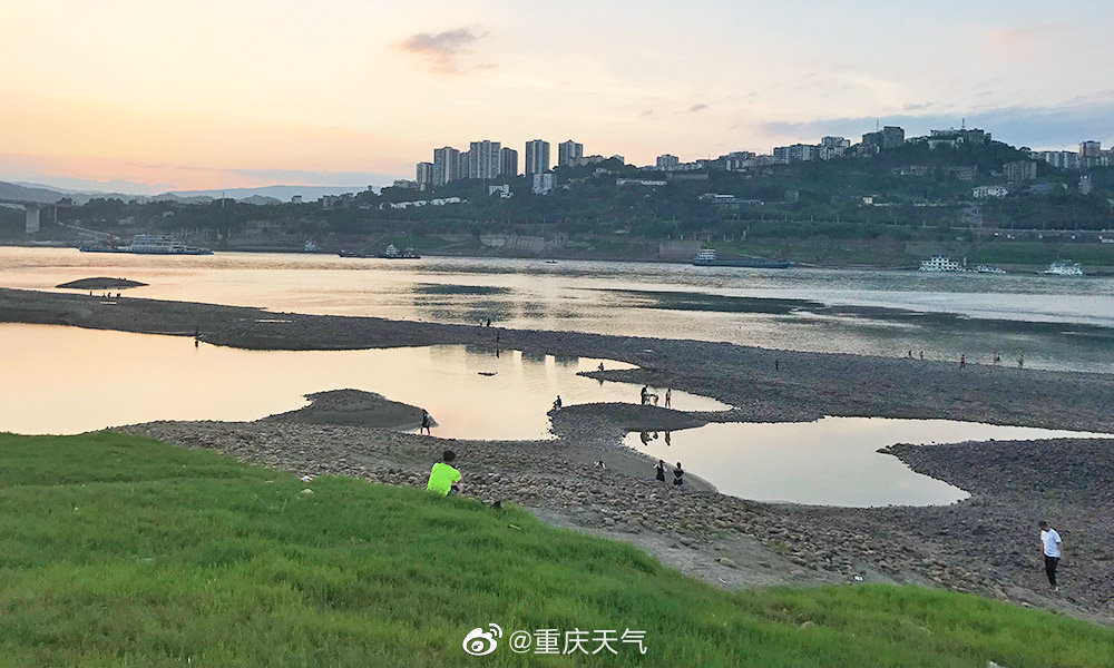 重庆江边照片图片