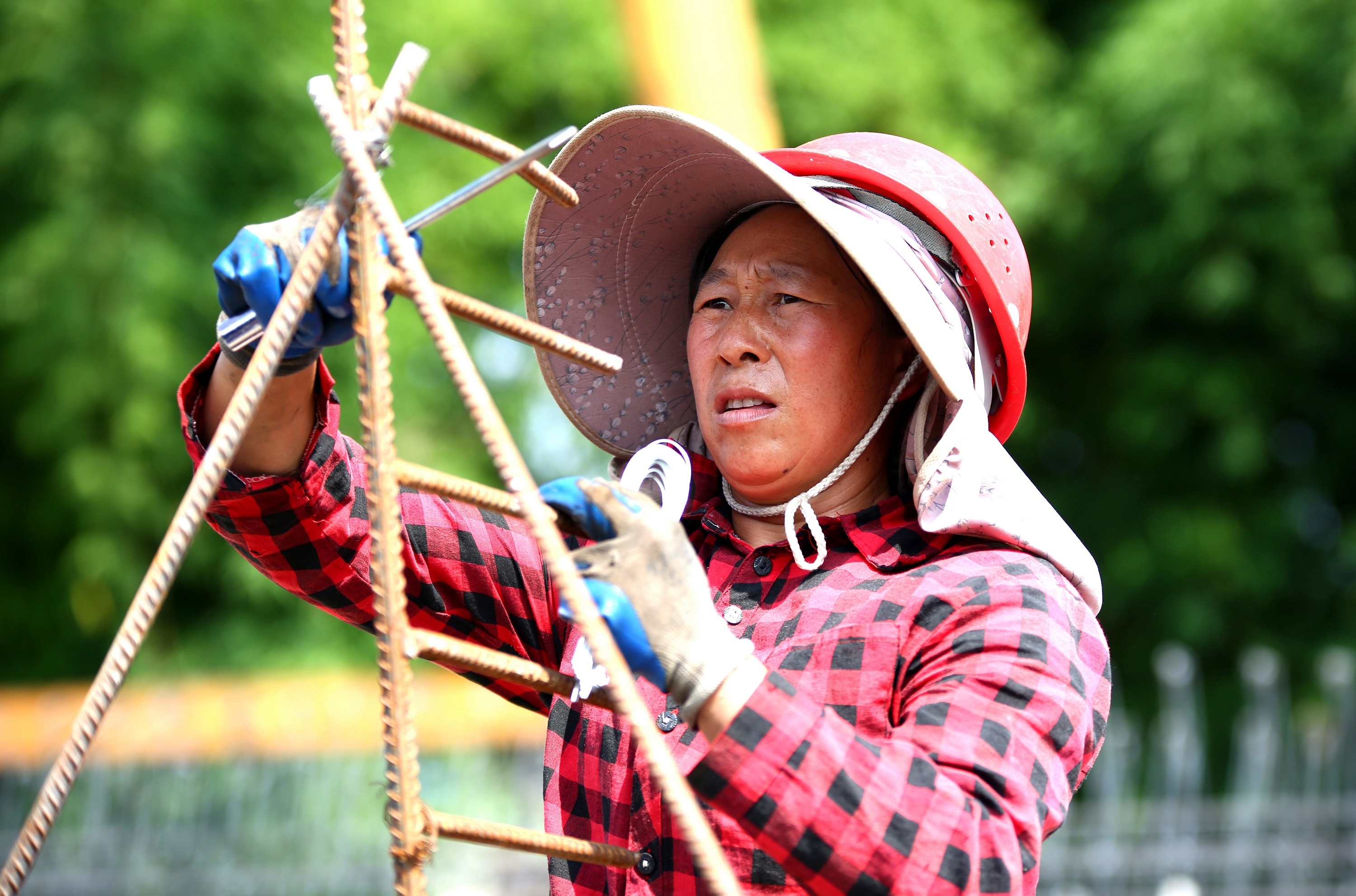 劳动妇女的形象图片