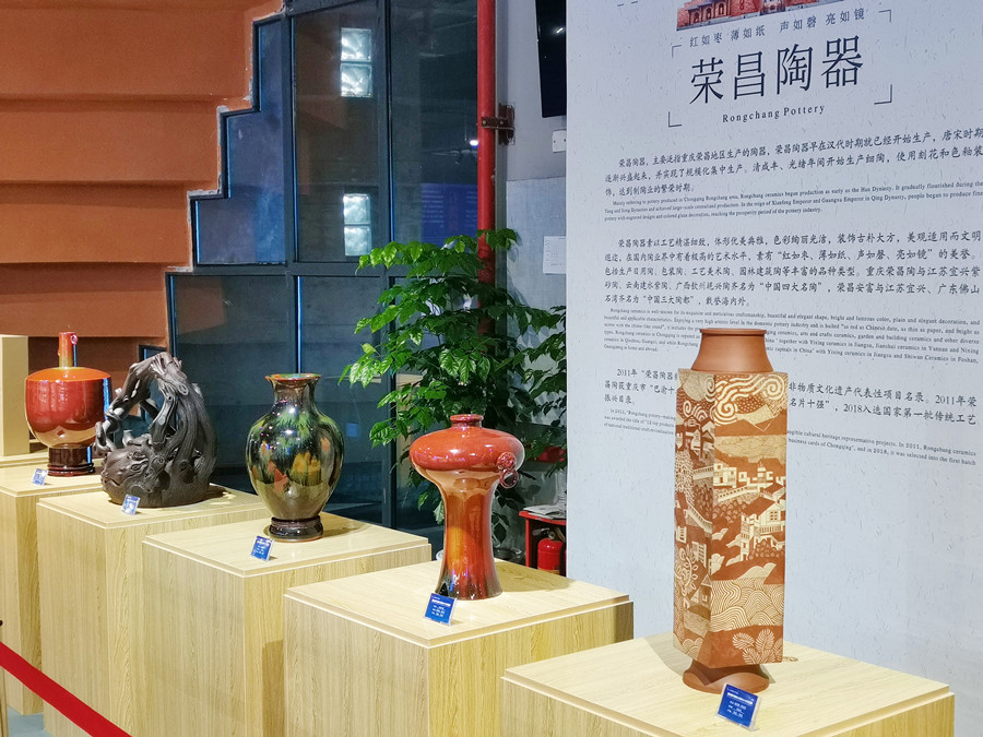 中国"四大名陶"集中亮相荣昌 330余件陶瓷精品展出