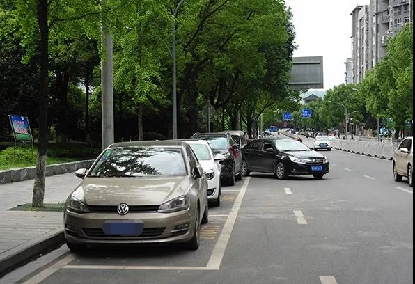 重庆路内停车图片