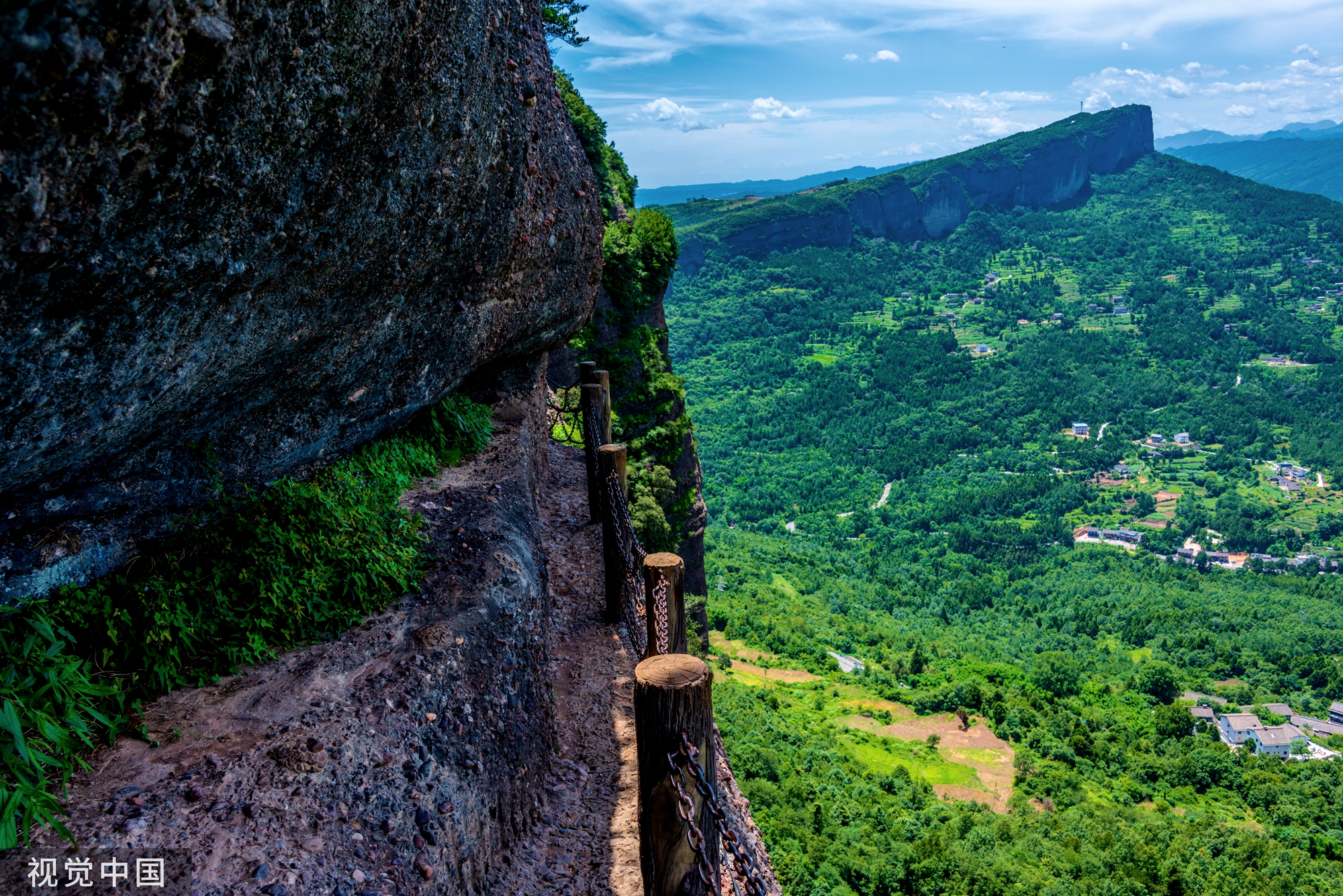 我的位置:>要闻>时政要闻>文章详情>位于古蜀道上的剑门关鸟道 图片
