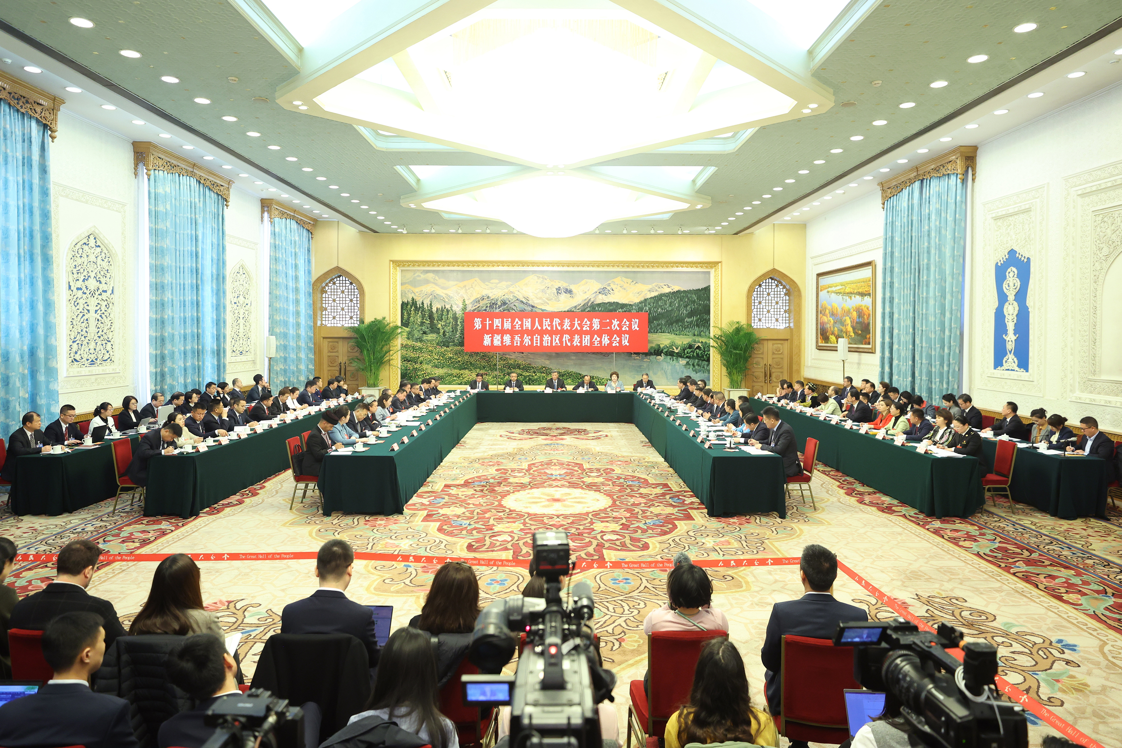 两会现场速递新疆开放的大门只会越开越大