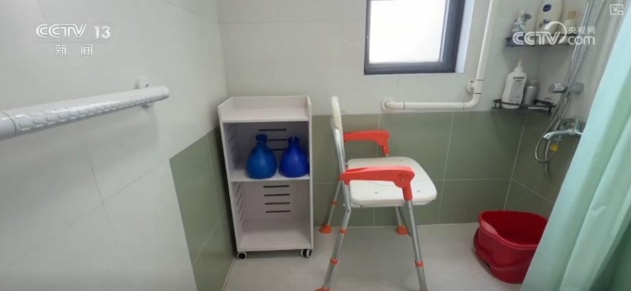 精细暖心实招“托”起“一老一小”朝夕幸福_为民“暖”事百姓可感可及 图2