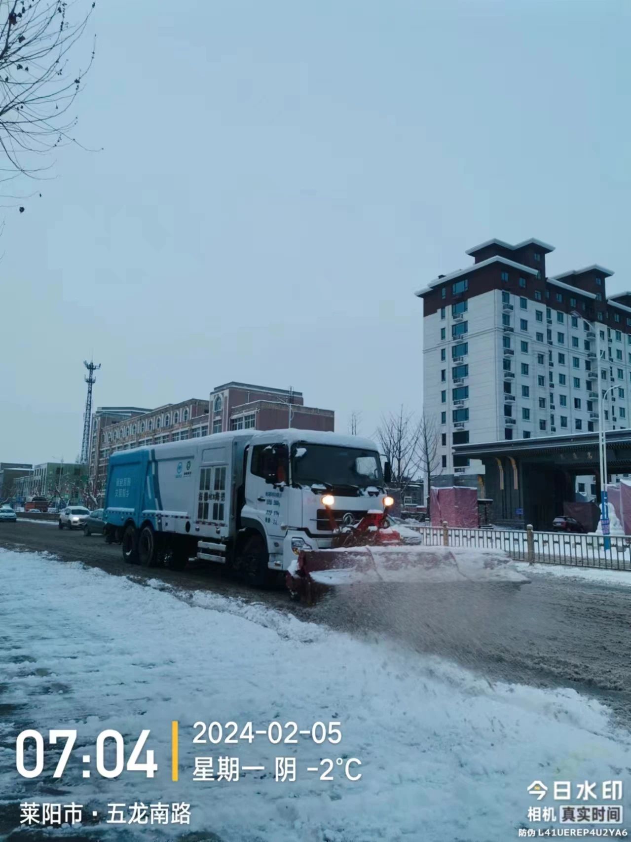 莱阳市综合行政执法局再战冰雪护航道路畅通