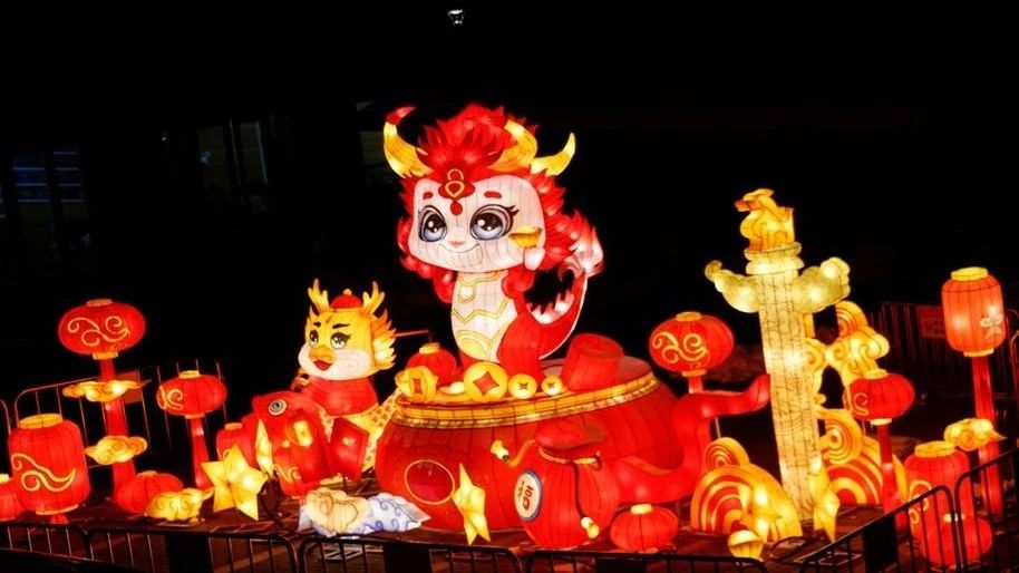 美到惊叹！烟台人家门口的年味花灯上线啦！