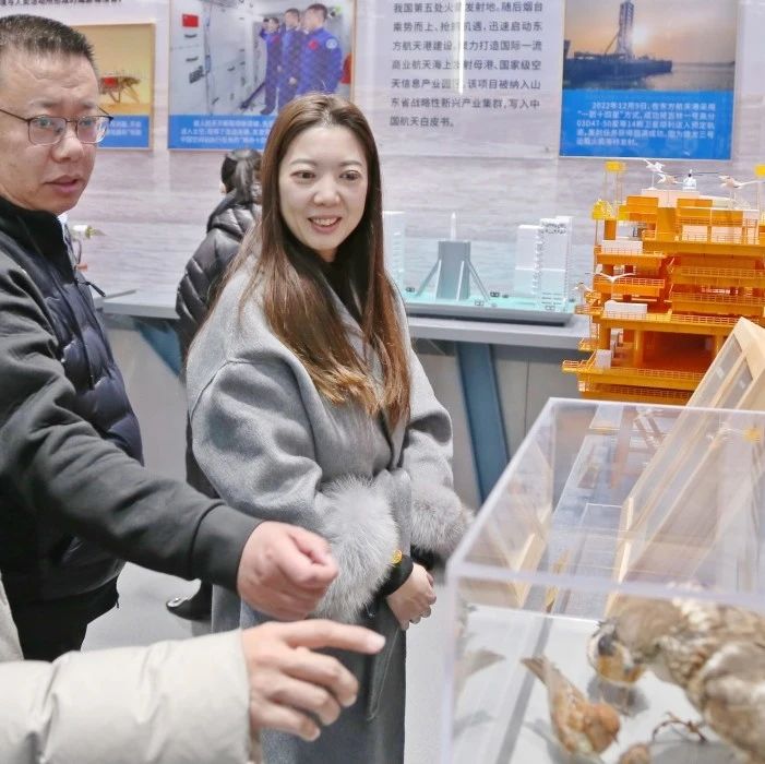 参观国防教育展厅 激发爱国主义情怀