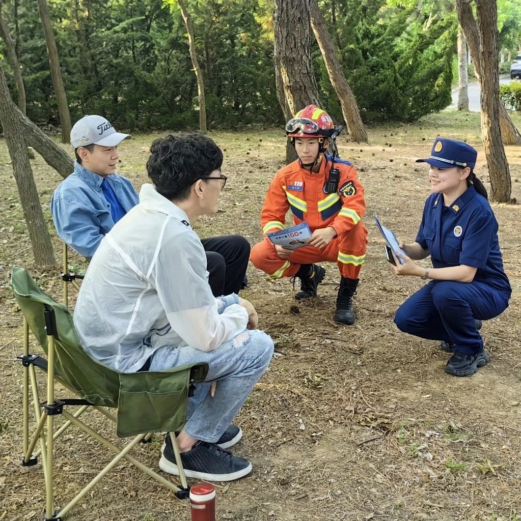 烟台高新消防开展普法宣传进公园活动