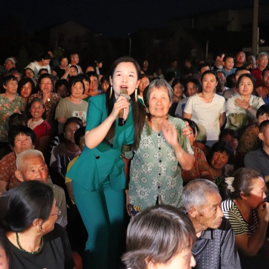 栖霞蛇窝泊镇举办首届“村晚”暨文化惠民消夏晚会