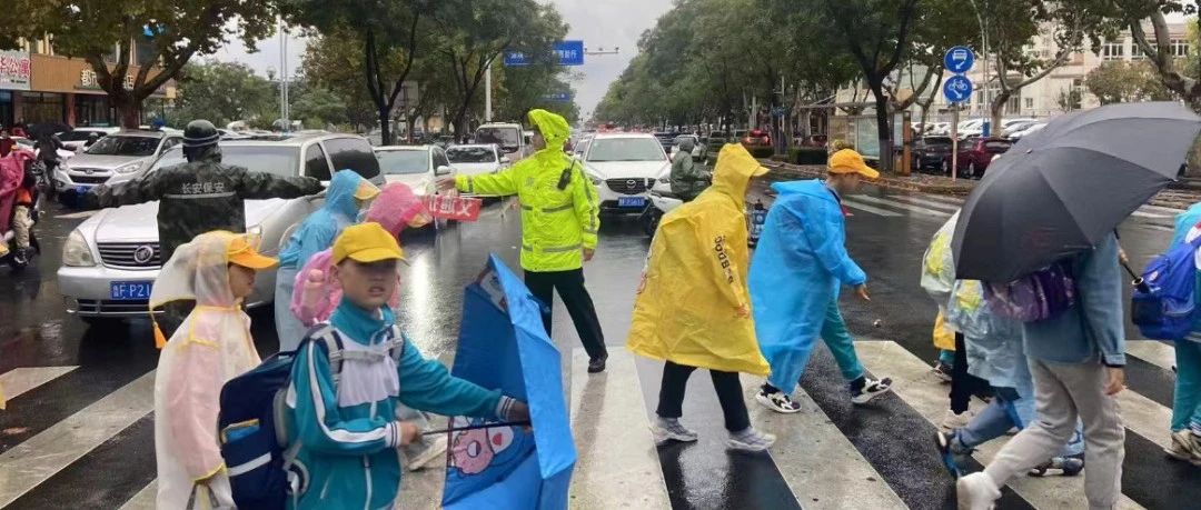 一场秋雨一场凉，一份坚守一份暖！