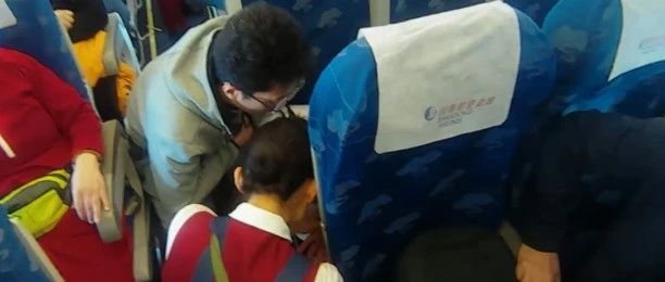感动！烟台市口腔医院医生万米高空施救广州乘客