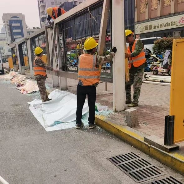 告别“小红车”有序拆除服务设施 城市公共自行车服务圆满谢幕