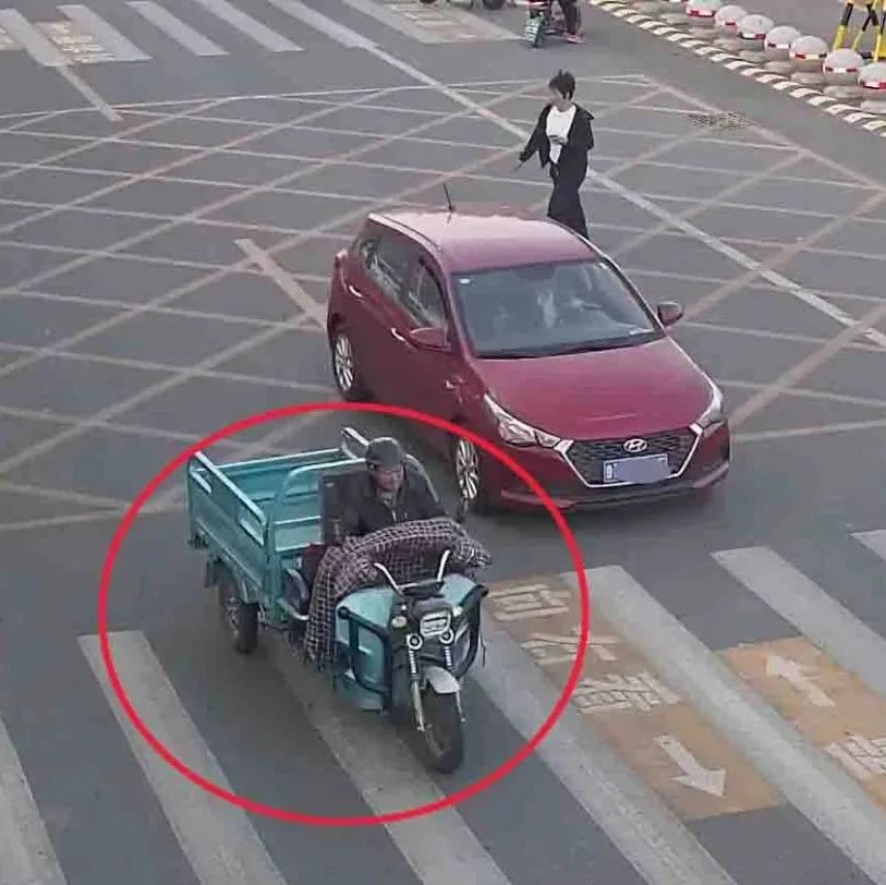【线索征集】发现此车驾驶人请立即报警！肇事者，请主动投案！