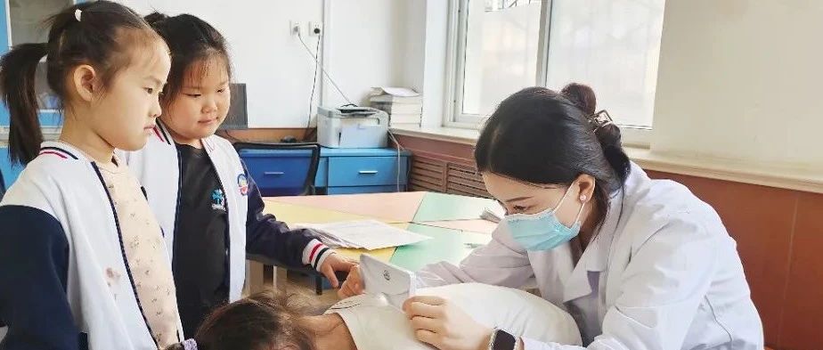 不让孩子走“弯路”！ 芝罘区开展中小学脊柱侧弯筛查