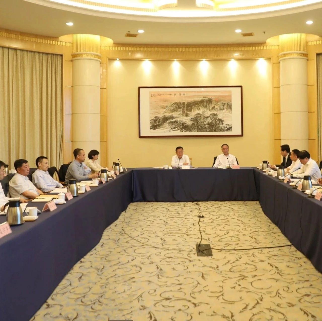 烟台市总工会召开区市工会工作调度会