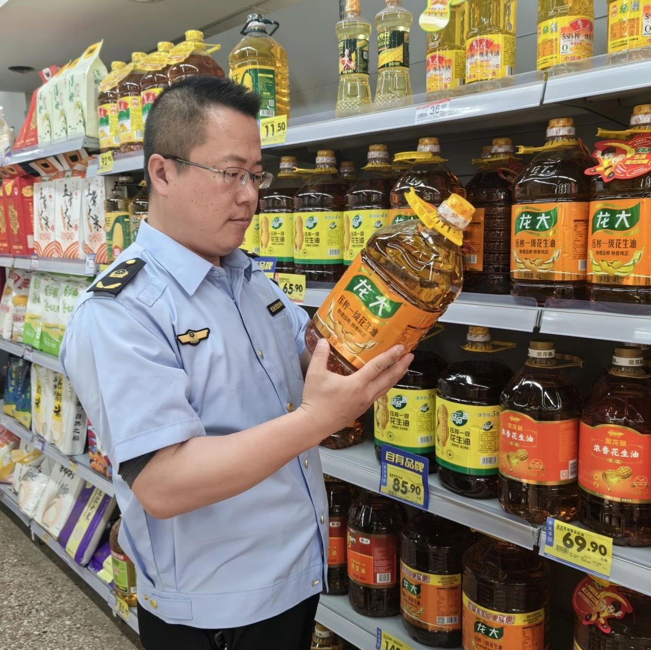栖霞市市场监管局开展农村假冒伪劣食品及植物油专项整治，守护群众“舌尖安全”