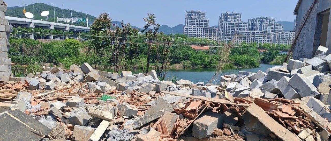 莱山区初家街道：山海路两侧近期拆除近1700平违法建设