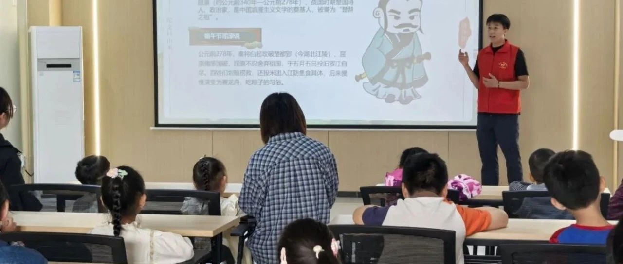 00后教爷爷奶奶打太极扇！福山这场活动很特别~