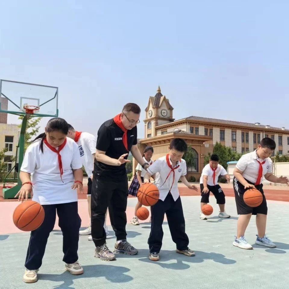 烟台乡村小学迎来国字号教练，“篮球进校园”助力“野蛮其体魄”