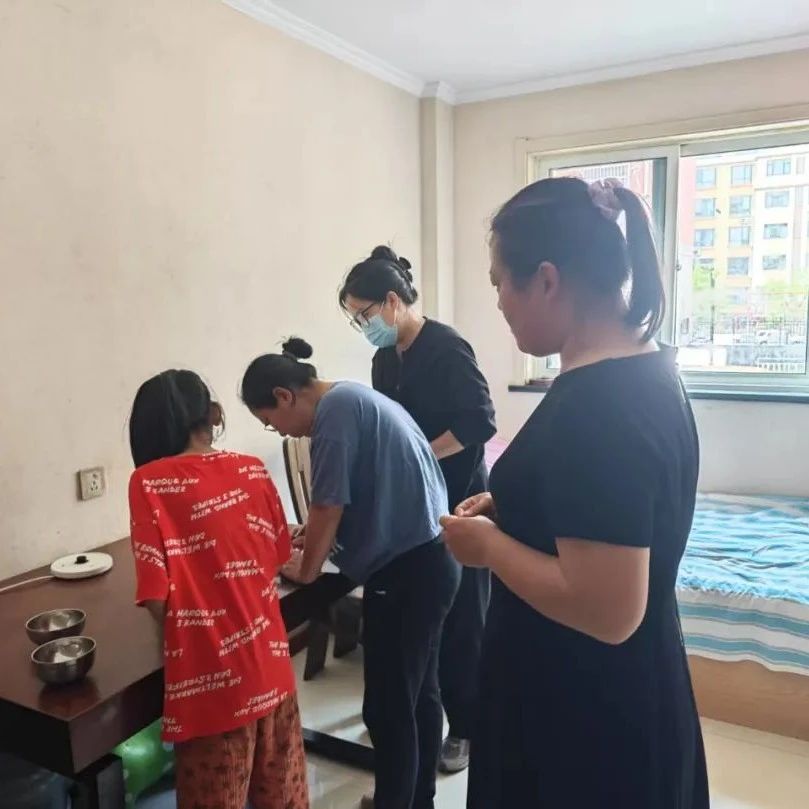 关爱孤困儿童  我们在行动
