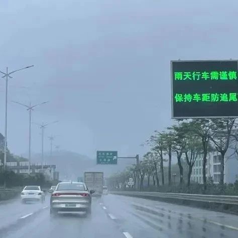 一看二探慢通过，速学涉水安全驾驶“锦囊”！