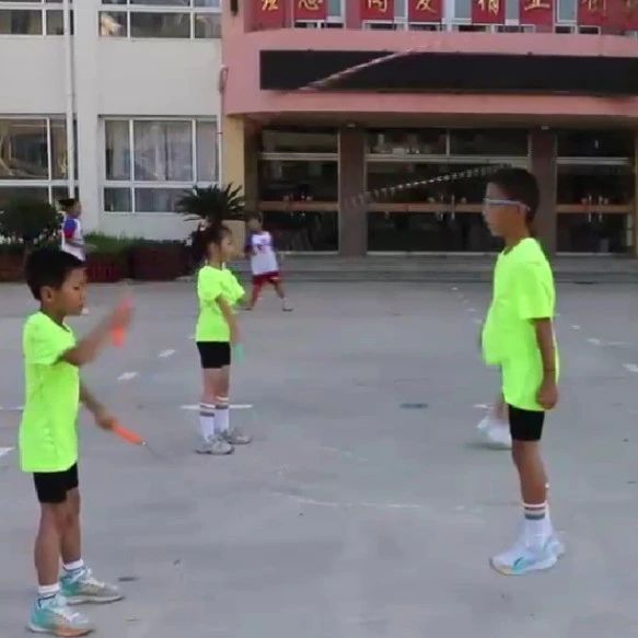 回学校跳绳！栖霞市大庆路学校暑期开放乐了家长和孩子们