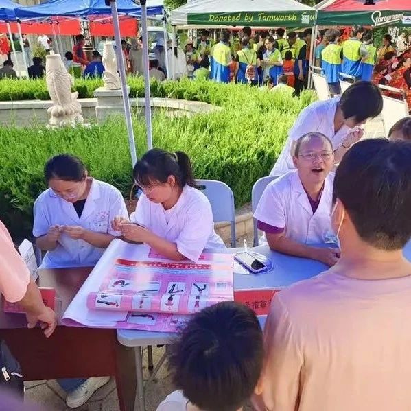 招远市专家义诊送上门  健康服务暖民心