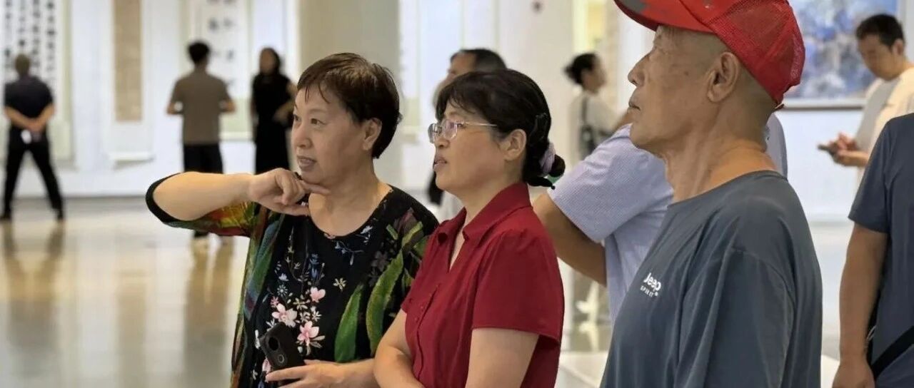镌刻烽火记忆，赓续奋进力量！莱山区纪念中国人民抗日战争暨世界反法西斯战争胜利80周年及中华全国总工会成立100周年艺术展开幕