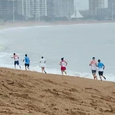 海阳追风长跑俱乐部接力赛激情开跑