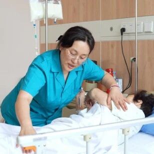 烟台市烟台山医院推行“免陪照护”服务，已申报国家级试点