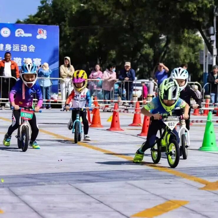 莱州市第十五届全民健身运动会暨轮滑·平衡车邀请赛顺利收官