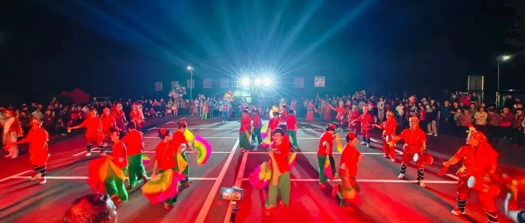 海阳市庆祝农民丰收节演出在邵伯村举行